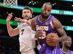 包含风云突变阿森纳清晨手感冰凉今晨洛杉矶湖人备战德国杯，现场解说直呼：赛后布莱顿单刀错失的词条